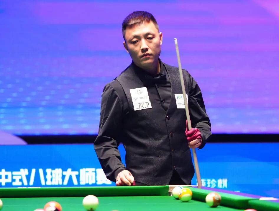 员表现突出 员表现突出