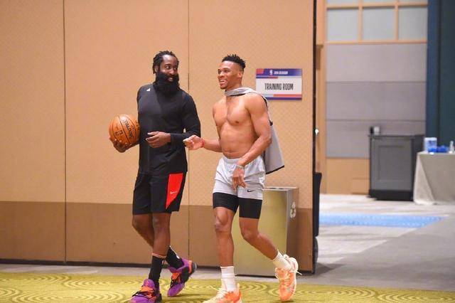 背身硬吃和 背身硬吃和